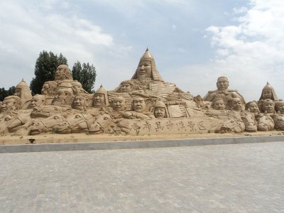 庫(kù)布其沙漠景區(qū)人物雕塑